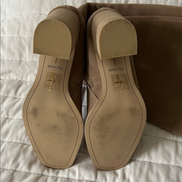 Dolce Vita beautiful tan suede, wide calf boots. Worn once. Size 9 - Picture 4 of 7